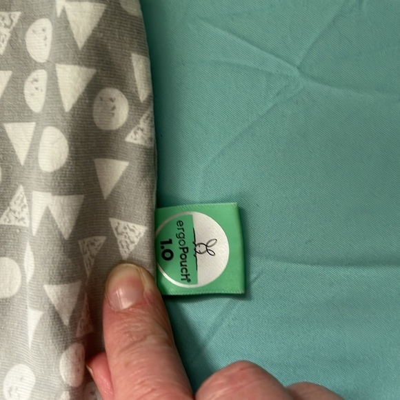 Lot Ergo Pouch Cocoon Swaddles with option to transition to arms out! 1.0 tog - Picture 2 of 9